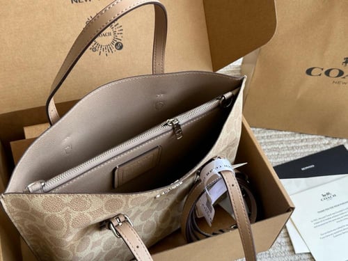 شنطة كوتش مولي Mollie (متوفرة بعدة الوان)