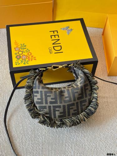 شنطة فندي (متوفرة بعدة الوان)