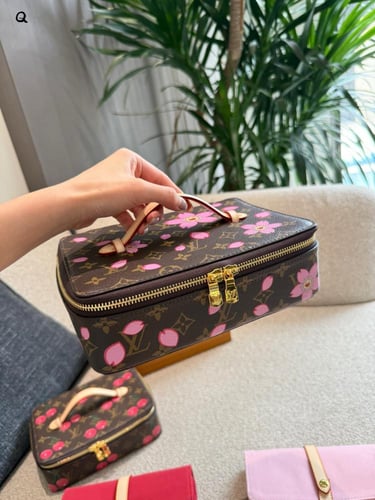 شنطة لويس فيتون (متوفرة بلونين)