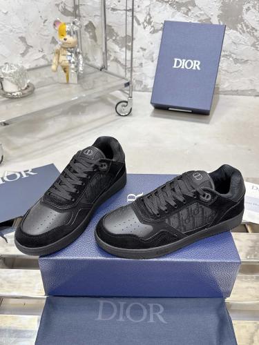 سنيكرز ديور