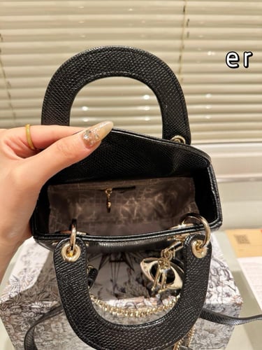 شنطة ليدي ديور Lady Dior (متوفرة بعدة الوان)