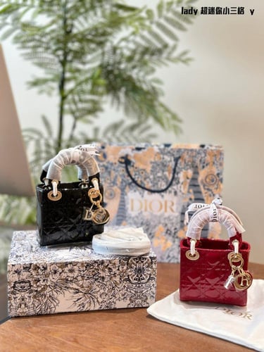 شنطة ديور ميني 13cm Lady Dior mini خامة لماع (متوف...