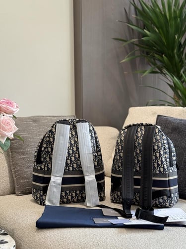 شنطة ظهر ديور Oblique (متوفرة بحجمين)