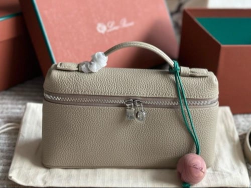 شنطة لورو بيانا ( متوفرة بعدة الوان )