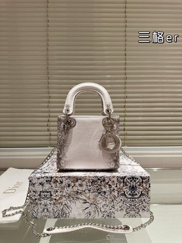 شنطة ليدي ديور 17cm Lady Dior (متوفرة بعدة الوان)
