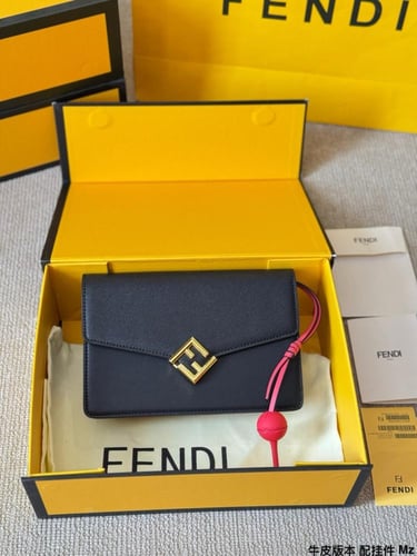 شنطة فندي (متوفرة بعدة الوان)