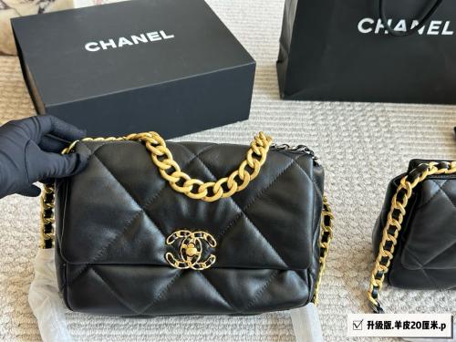 شنطة شانيل Chanel19 (متوفرة بحجمين)