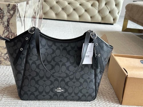 شنطة كوتش (متوفرة بعدة الوان)