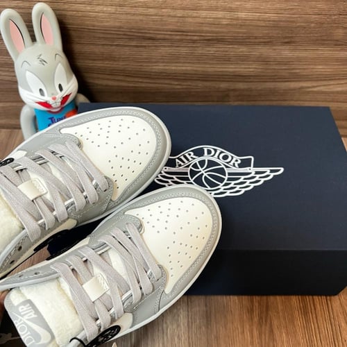 سنيكرز ديور جوردان