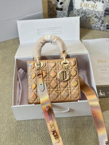 شنطة ليدي ديور Lady Dior (متوفرة بعدة احجام والوان...