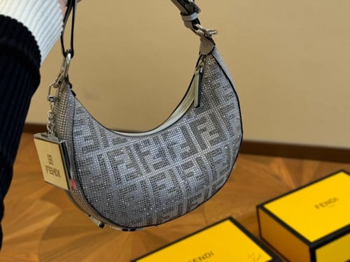 شنطة فندي كريستال