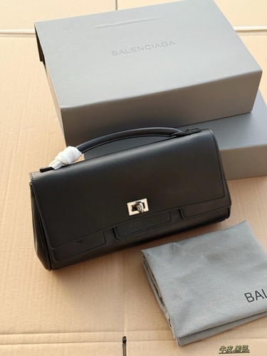 شنطة بالنسياغا Balenciaga Belair (متوفرة بعدة الوا...
