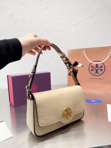 شنطة توري بورش