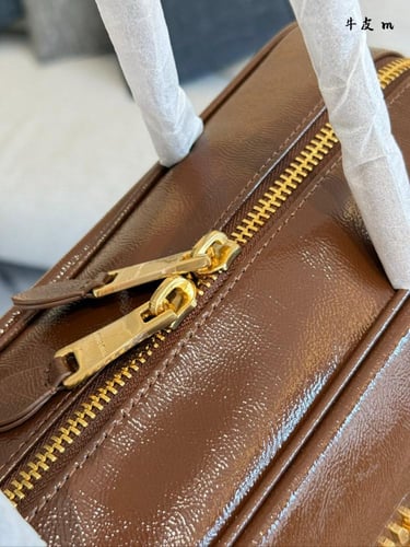 شنطة ميو ميو Beau لماع كانفا 34cm ( متوفرة بعدة ال...