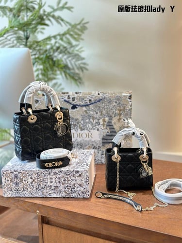 شنطة ليدي ديور Lady Dior (متوفرة بعدة احجام)