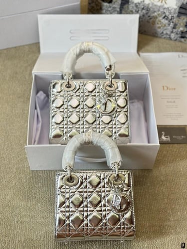 شنطة ليدي ديور Lady Dior (متوفرة بعدة احجام والوان...
