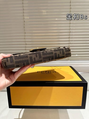 شنطة فندي باقيت Baguette (متوفرة بلونين)