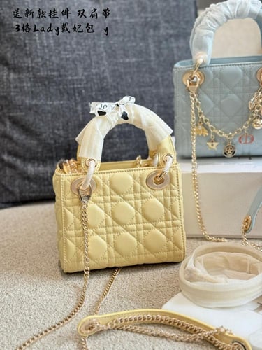 شنطة ديور Lady Dior (متوفرة بعدة الوان)