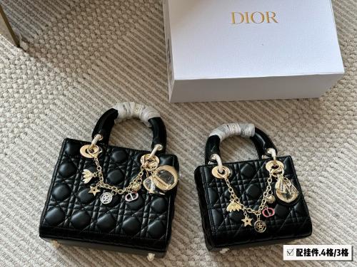 شنطة ليدي ديور Lady Dior (متوفرة بعدة الوان واحجام...