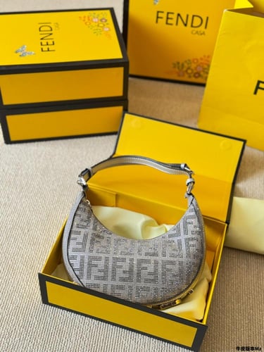 شنطة فندي كريستال ميني