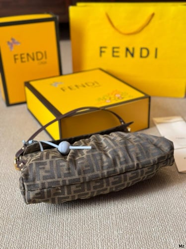 شنطة فندي (متوفرة بعدة الوان)