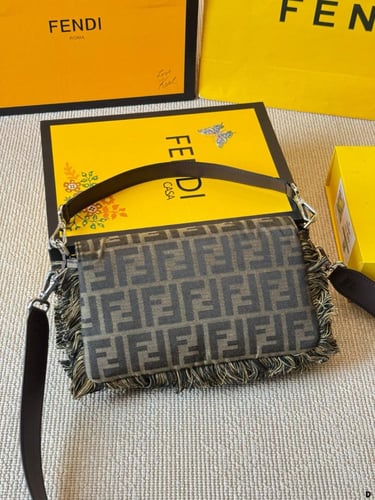 شنطة فندي (متوفر بلونين)