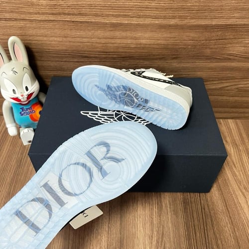 سنيكرز ديور جوردان