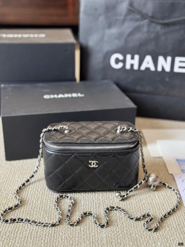 شنطة شانيل ( متوفره اكسسوار هاردوير فضي وذهبي