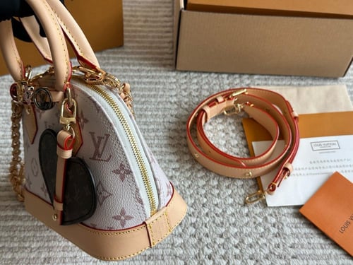 شنطة لويس فيتون الما Alma bb