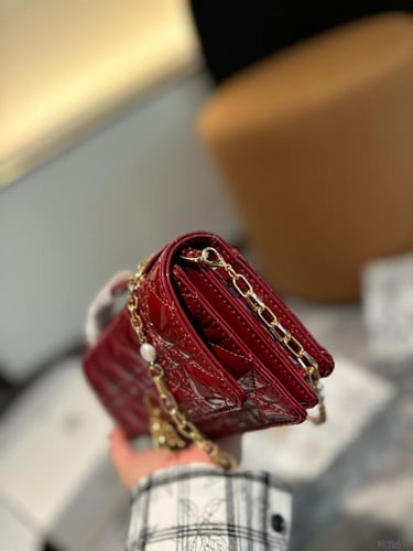 شنطة ديور خامة لماع (متوفرة بعدة الوان)