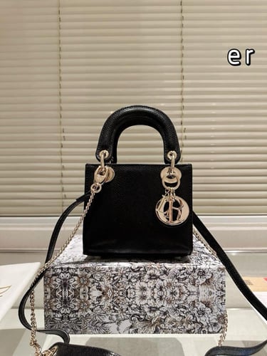 شنطة ليدي ديور Lady Dior (متوفرة بعدة الوان)