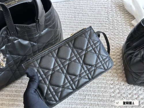 شنطة ديور Toujours (متوفرة بعدة الوان وبحجمين)