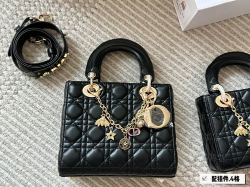 شنطة ليدي ديور Lady Dior (متوفرة بعدة الوان واحجام...