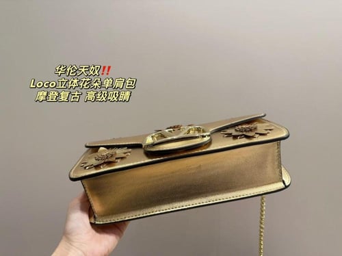 شنطة فالنتينو لوكو فضي