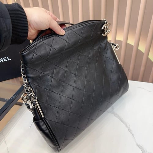 شنطة شانيل (متوفرة بحجمين)