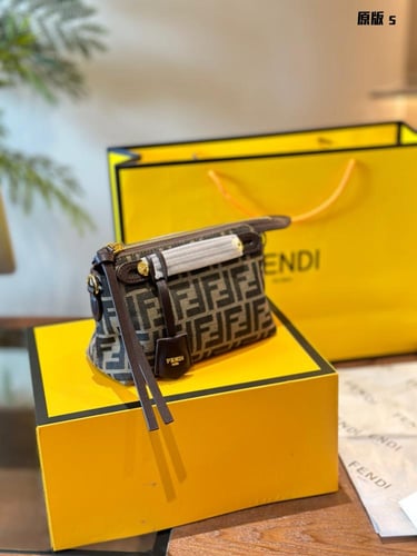 شنطة فندي ميني