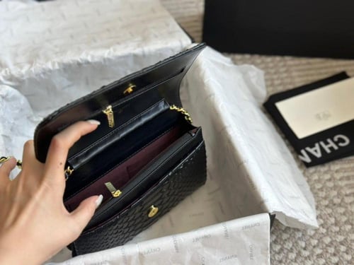 شنطة شانيل ذهبي