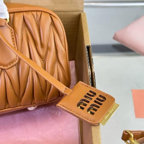 شنطة ميو ميو- Arcadie (متوفر بعدة الوان)