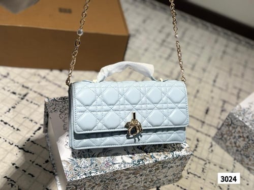 شنطة ديور (متوفرة بعد الوان)