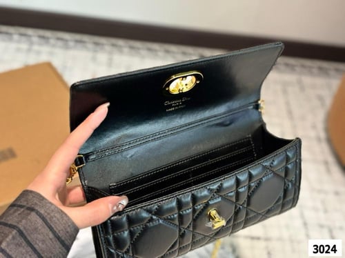 شنطة ديور (متوفرة بعدة الوان)