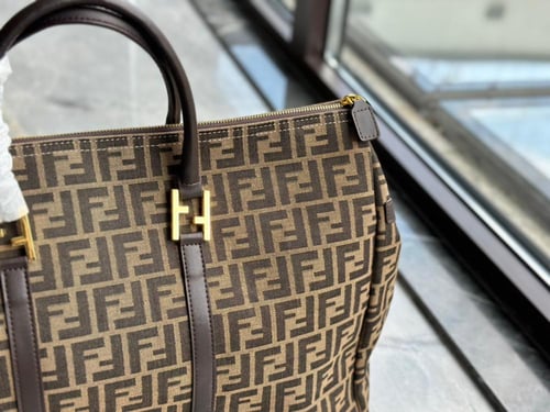 شنطة دفل فندي