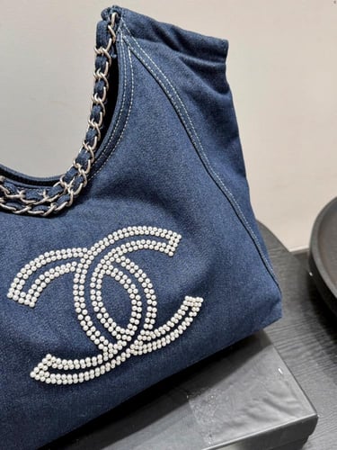 شنطة شانيل tote