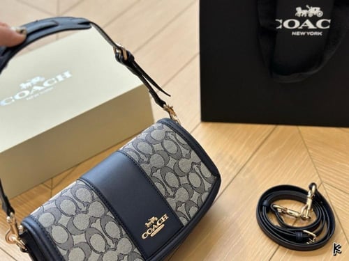 شنطة كوتش اندريا Andrea