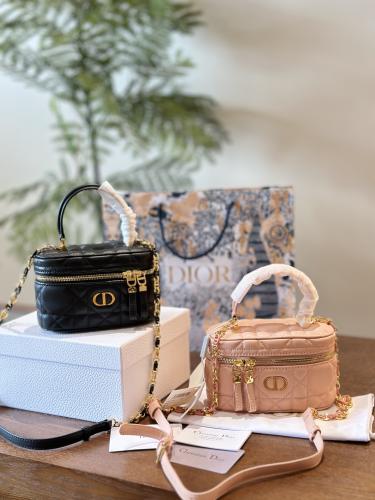 شنطة ديور Vanity (متوفرة بلونين)