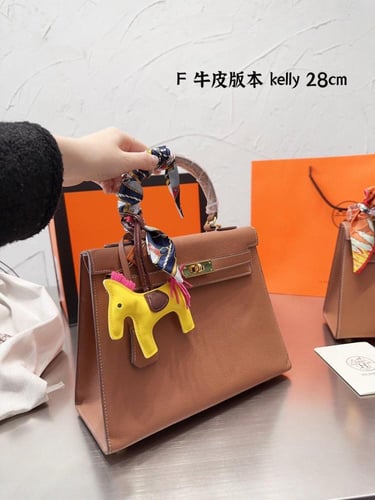 شنطة ارمز كيلي باكسسوارات ذهبي ( باحجام متعدده )