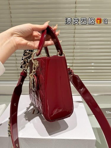 شنطة ليدي ديور 20cm Lady Dior (متوفرة بعدة الوان)