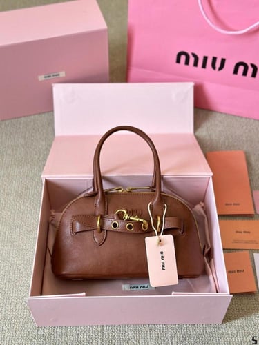 شنطة ميو ميو Aventure ( متوفرة بعدة الوان )