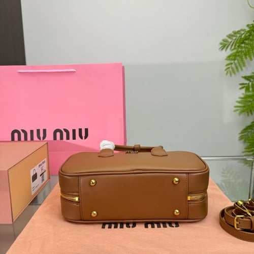 شنطة ميو ميو Arcadie مقاس 28cm ( متوفر بعدة الوان...