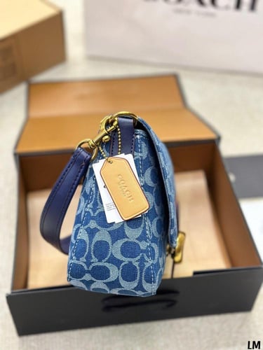 شنطة كوتش سوفت تابي