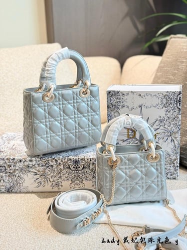 شنطة ليدي ديور Lady Dior (متوفرة بعدة احجام)